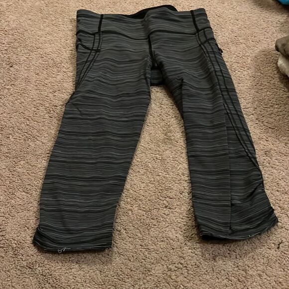 Lululemon cropped grey pants 6 - Picture 2 of 5